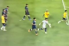 Απίστευτη γκολάρα σε αγώνα δεύτερης κατηγορίας στο Μεξικό: Τερματοφύλακας σκόραρε από το τέρμα του (vid)