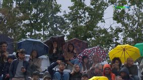 Υπό βροχή ο αγώνας του Τσιτσιπά