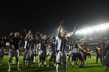 Έξαλλοι πανηγυρισμοί από τους παίκτες του ΠΑΟΚ μετά τη μεγάλη νίκη που τους έφερε στην κορυφή (gallery)