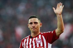 Ο Ποντένσε αποθεώθηκε από τον κόσμο του Ολυμπιακού και ο Πορτογάλος ξέσπασε σε κλάματα (gallery)