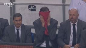 Ο Μπαρτζώκας σκούπιζε με πετσέτα τα νερά απ' το πρόσωπό του