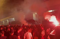 Πανζουρλισμός για τους πρωταθλητές - Χιλιάδες κόσμου στο ΣΕΦ υποδέχτηκαν τον Ολυμπιακό! (gallery & vids)