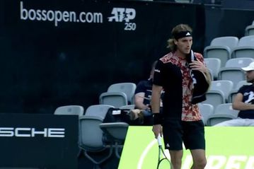 Με το... αριστερό στο χορτάρι ο Τσιτσιπάς