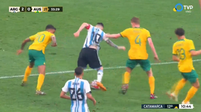 Μαγεία Μέσι: «Χάζεψε» τέσσερις παίκτες σε ελάχιστο χώρο, τον τραβούσαν και δεν έπεφτε (vid)