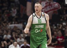 Η Αναντολού Εφές ανακοίνωσε την απόκτηση του Ρόλαντς Σμιτς