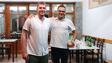 Ολυμπιακός: Ο Βεζένκοφ απολαμβάνει τις διακοπές του στην Κρήτη (pics)