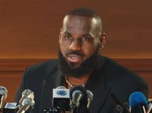 ΛεΜπρόν: Το επικό βίντεο που ανήρτησε για τις φήμες απόσυρσής του - «Ρωτάω και εγώ τον εαυτό μου...» (vid)