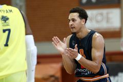 Κλείνει τον Τζέρικολ Χέλεμς το Λαύριο