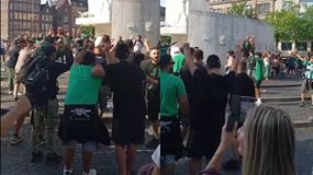 Θερμή ατμόσφαιρα στο κέντρο του Άμστερνταμ από τους οπαδούς του Παναθηναϊκού (vid)