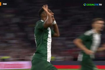 Ο Τετέ έβγαλε τη γλώσσα στους οπαδούς του Άγιαξ