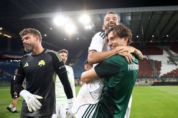 Ο... μπροστάρης Σιώπης και το «πράσινο» πάρτι μετά τη μεγάλη πρόκριση του Παναθηναϊκού (vid)