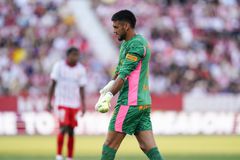 Ο Γκαζανίγκα έκανε μία από τις χειρότερες εμφανίσεις για τερματοφύλακα, υπέπεσε σε τρεις «γκάφες» σε 43’ και αποβλήθηκε (vids)