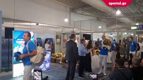 Η άφιξη της «χάλκινης» εθνικής στο «Ελευθέριος Βενιζέλος»