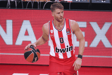 Χτύπησε και έφυγε για τα αποδυτήρια ο Ουόκαπ - Διάστρεμμα η πρώτη εκτίμηση