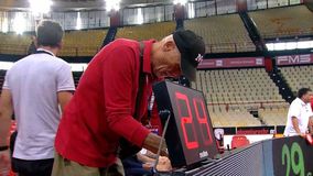 Καθυστέρηση στην έναρξη του Ολυμπιακός - ΑΕΚ λόγω βλάβης στα χρονόμετρα