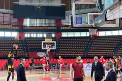 Δεν δούλευαν χρονόμετρα και πίνακας στο ΣΕΦ, καθυστέρηση στο Ολυμπιακός - ΑΕΚ