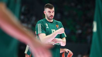 O απίστευτος λόγος που άφησε εκτός αγώνα τον Ρογκαβόπουλο