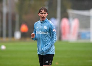 Κένετ Άιχορν: Ο «μίνι Κρόος» που συνδέεται με τη μισή Ευρώπη