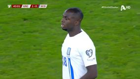 H στιγμή που ο Τεττέη μπήκε αλλαγή και αποθεώθηκε από τους φιλάθλους