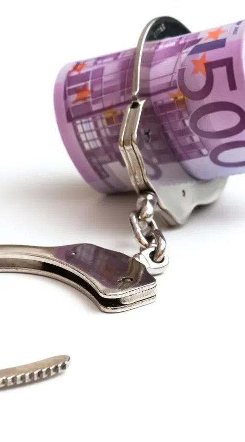 Ποιον μεγαλόσχημο παράγοντα της οικονομικής ζωής της χώρας «έχουν» οι Αρχές για πλαστά και εικονικά τιμολόγια