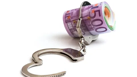 Ποιον μεγαλόσχημο παράγοντα της οικονομικής ζωής της χώρας «έχουν» οι Αρχές για πλαστά και εικονικά τιμολόγια