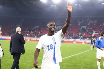 Τι έκανε ο Τεττέη στο ντεμπούτο του με την Εθνική Ελλάδος (vids)