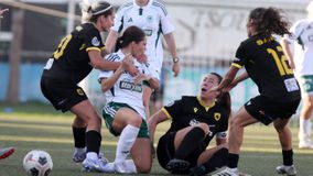 Ένταση και επεισόδιο στο ντέρμπι γυναικών ΑΕΚ - Παναθηναϊκός (vid)