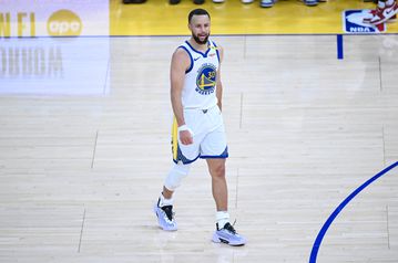 Ο Κάρι «μίλησε» ξανά και οι Ουόριορς λύγισαν τους Σπερς του Γουεμπανιάμα