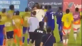 Σκηνές χάους στο Παγκόσμιο Κύπελλο Κ17 με γενικευμένη σύρραξη (vid)