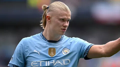 Παίρνει μισθό 200.000 ευρω την εβδομάδα και πήρε νέο αυτοκίνητο