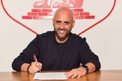 Ο Ζεράρ Σαραγόσα στον πάγκο του Πανσερραϊκού