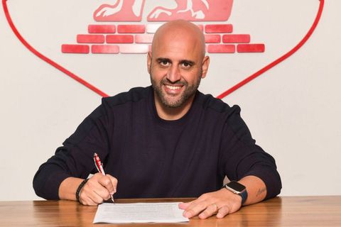 Ο Ζεράρ Σαραγόσα στον πάγκο του Πανσερραϊκού