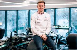 Ρεζέρβα οδηγός στη Mercedes το 2023 ο Μικ Σουμάχερ