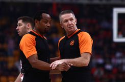 Κινδυνεύει με τιμωρία ο Ολυμπιακός για ρατσιστικό σχόλιο στον διαιτητή Μπισάνγκ