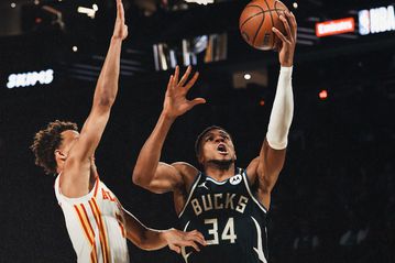 Οι Μπακς ένα βήμα πριν τον τρίτο τίτλο της ιστορίας τους: Απέκλεισαν τους Χοκς και παίζουν στον τελικό του NBA Cup με τους Θάντερ (vids)