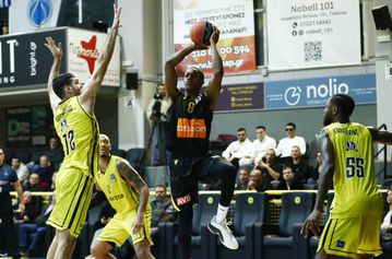 O Σι Τζέι Μπράις στο Sportal: «Να χτίσουμε πάνω στη νίκη στο Μαρούσι»