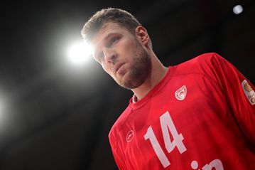 Βεζένκοφ: «Ξέρουμε ότι ο κόσμος θυμώνει όταν χάνουμε, θα δώσουμε το 100%»