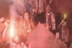 «Ολυμπιακάρα είναι η γυναίκα»: Η αναφορά της τηλεοπτικής σειράς «Ριφιφί» στους Πειραιώτες (pic & vids)