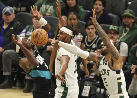 Βαριά ήττα για τους Μπακς από τους Νετς