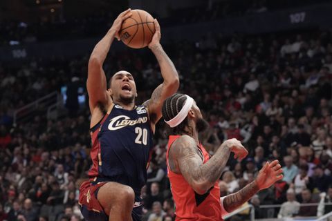 Απρόσμενες ήττες για Καβαλίερς και Πέισερς