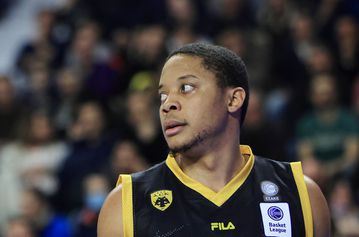 «Σειρήνες» για Φρέιζιερ στην ΑΕΚ και επίλυση των ΒΑΝ