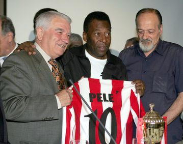 Οι Βραζιλιάνοι μνημόνευσαν τον ύμνο τον Ολυμπιακού και τη σύνδεση του με τον Πελέ