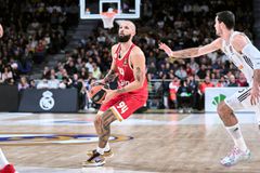 Ο Φουρνιέ απαίτησε υπόκλιση από το κοινό της Ρεάλ - Το αυτοκρατορικο τρίποντο στη λήξη και ο εμβληματικός πανηγυρισμός του (vid)