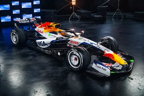 Η Racing Bulls διατηρεί το λευκό χρώμα για το 2026 (vid & pics)