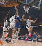 Απίστευτο κάρφωμα από τον Μπλακ των Μάτζικ απέναντι σε τέσσερις παίκτες των Γκρίζλις