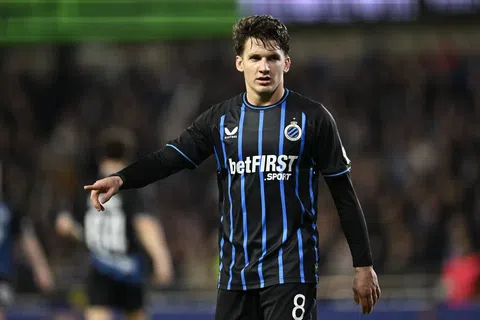 Έξυπνη εκτέλεση κόρνερ και ασίστ από τον Τζόλη στο γκολ της Κλαμπ Μπριζ