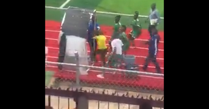 Διαιτητής τις... έφαγε από την γυναικεία ομάδα της Μαζέμπε για ένα πέναλτι (vid)