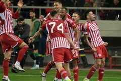 Κίνδυνος να χάσουν την πρεμιέρα των playoffs πέντε παίκτες στον Ολυμπιακό