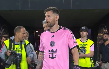 Ο Μέσι εκπλήρωσε ένα «πολύ ιδιαίτερο» όνειρο: Επαιξε εναντίον της Νιούελς και τιμήθηκε για την προσφορά του (vids)