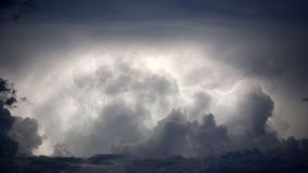 Καιρός: Έρχονται πολύ χαμηλές θερμοκρασίες - Έντονα φαινόμενα την Τσικνοπέμπτη στην Αττική